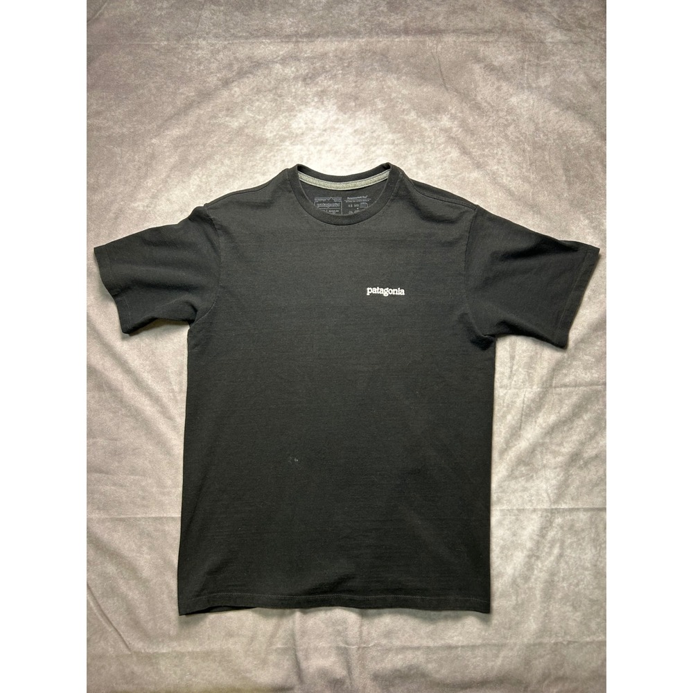 Patagonia Mens T-Shirt XS Black Responsibili-Tee Fitz Roy Logo Graphic Tee